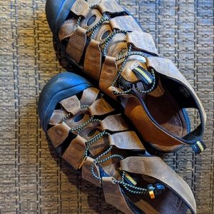 Men's size 12 keenes NWOT